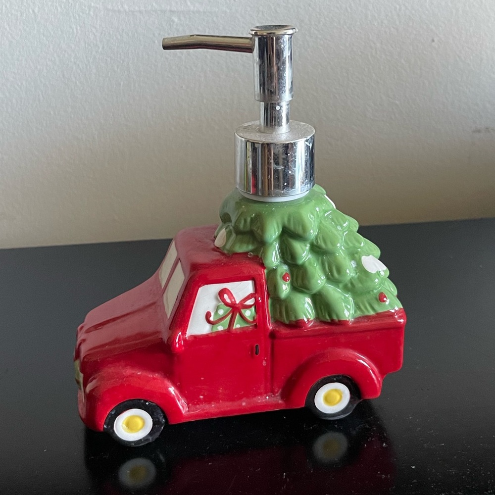 Hand soap dispenser